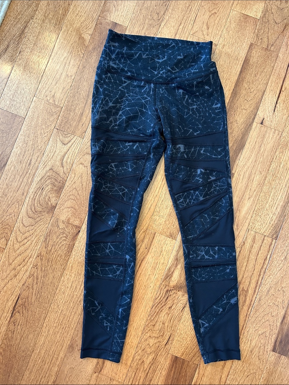 Lululemon Black Geometric Mesh Panel Leggings